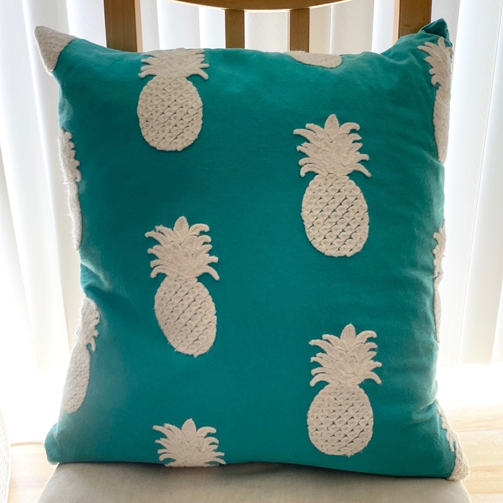NEW TJMAXX Turquoise White Embroidered Appliqué Pineapple Pattern Throw Pillow